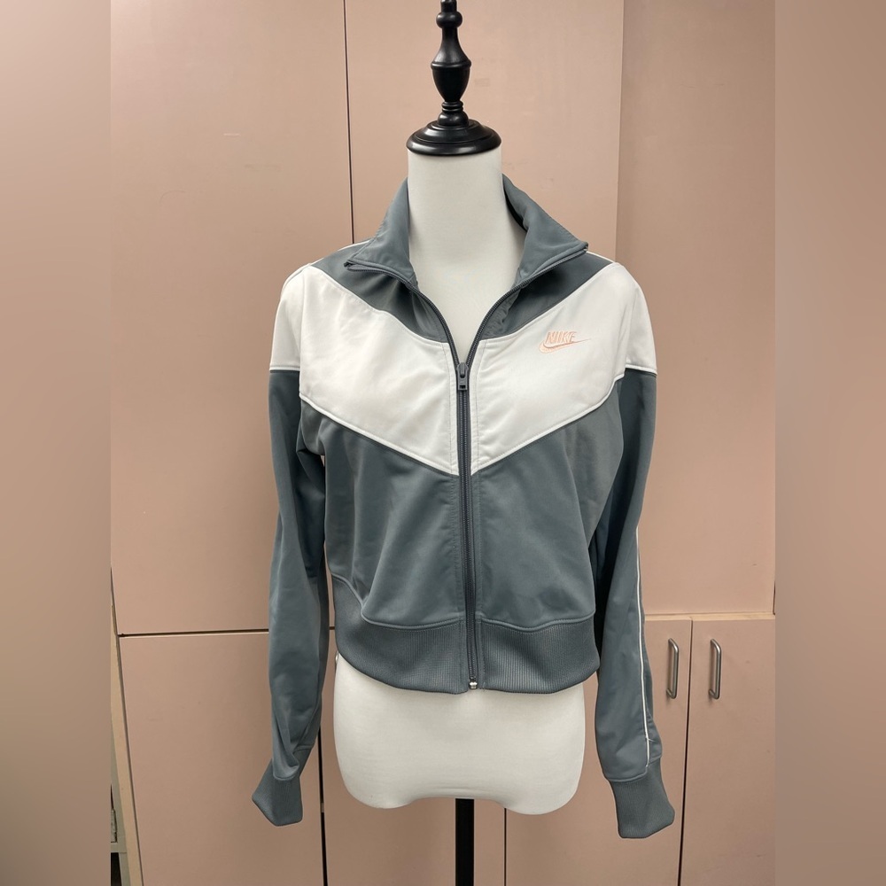 Nike Women’s Cropped Heritage Track Jacket Size M grey white
